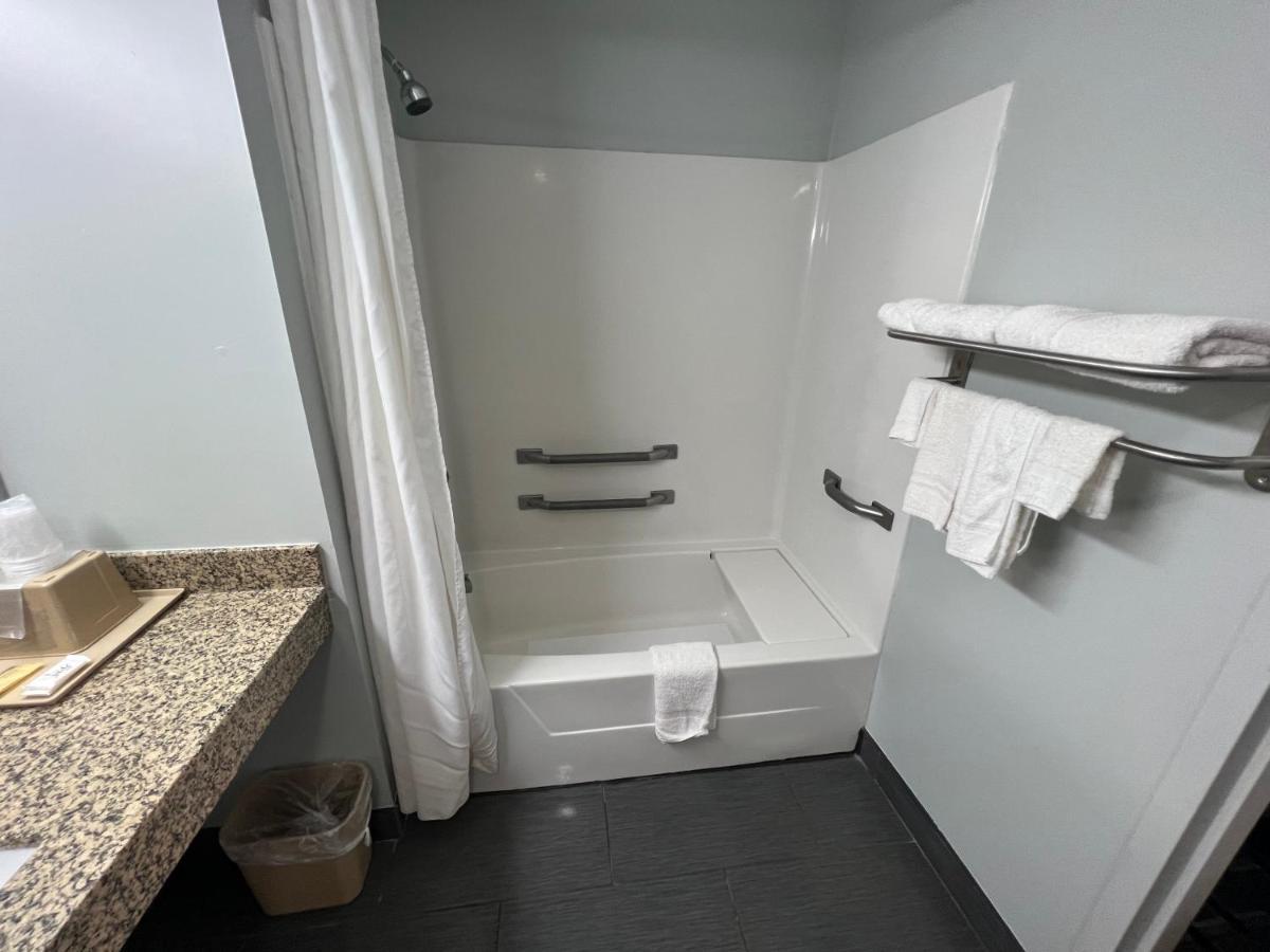 Executive Inn Pelham Экстерьер фото