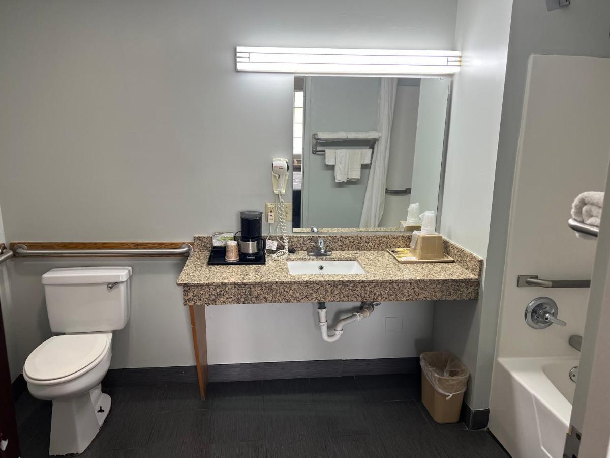 Executive Inn Pelham Экстерьер фото
